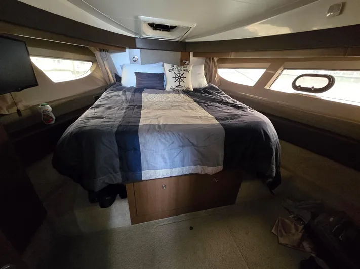 Precious Time Yacht Photos Pics Luxurious cabin interior of 2017 Sea Ray Sundancer 400 yacht with cozy bedding.