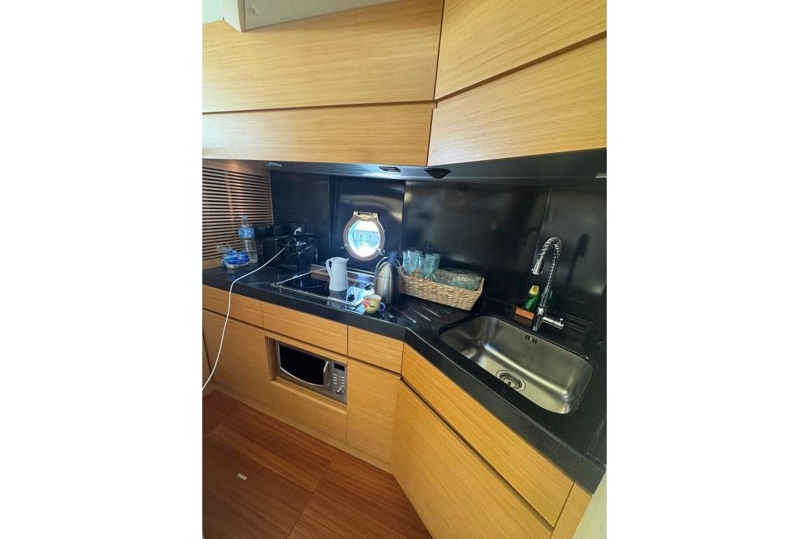 2008 Azimut 42 