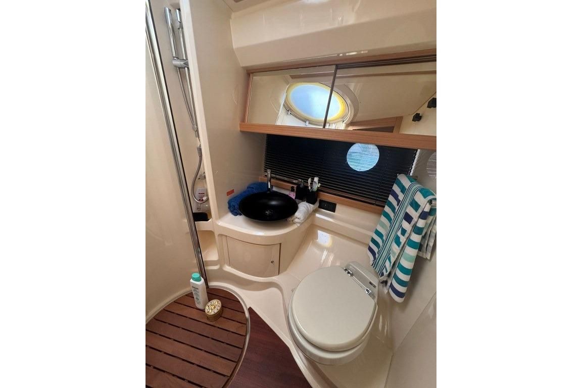 2008 Azimut 42 