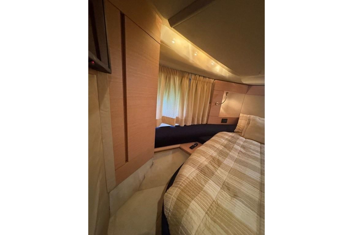 2008 Azimut 42 