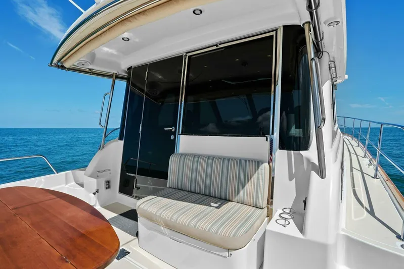 Rowe Boat Yacht Photos Pics 2018 Sabre 48 Salon Express yacht deck with seating and ocean view.
