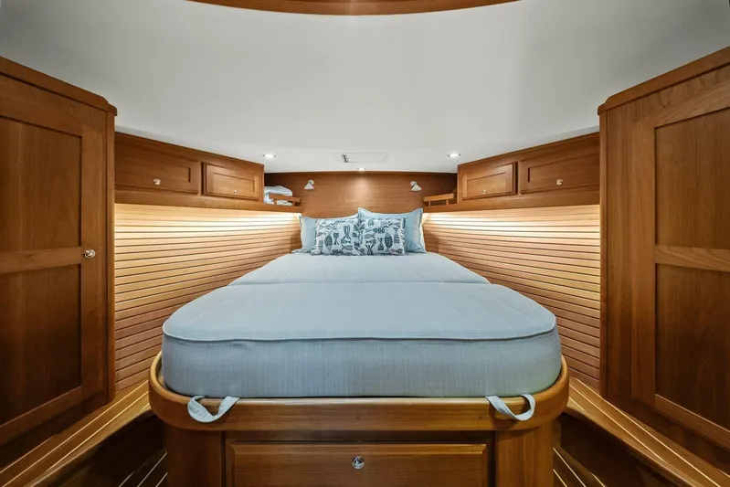 Rowe Boat Yacht Photos Pics Luxurious 2018 Sabre 48 Salon Express cabin with wooden interior and cozy bed.