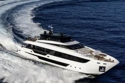 2022 Ferretti Yachts 100 