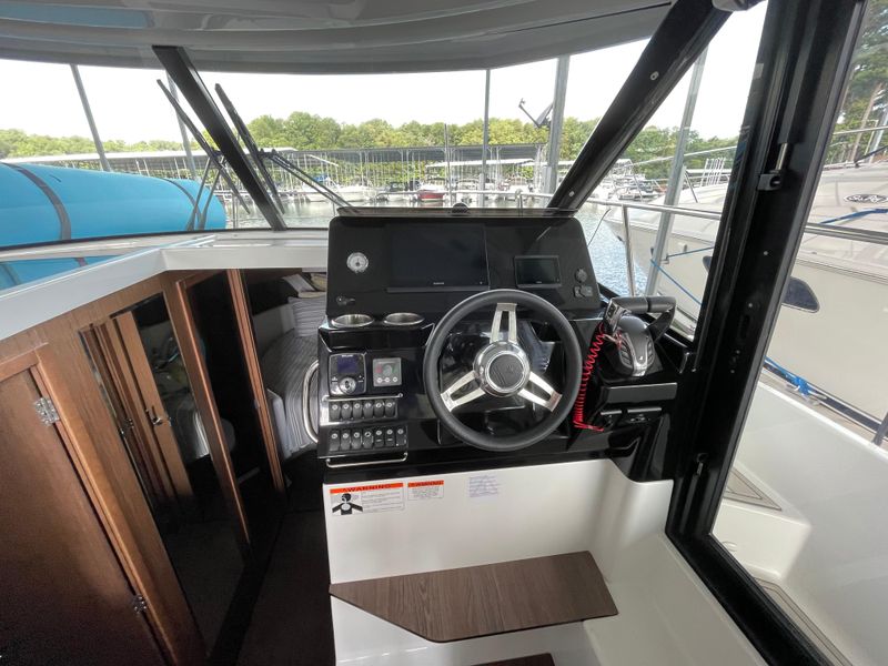 2021 Jeanneau NC 1095 Flybridge
