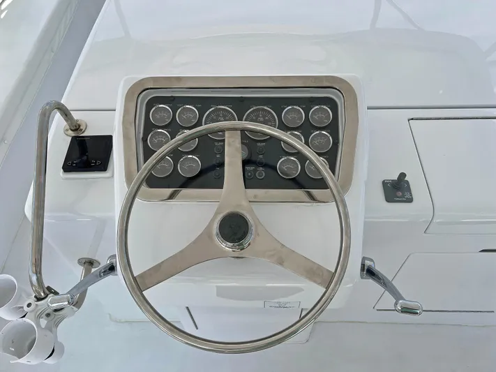 Empress Yacht Photos Pics Steering wheel and dashboard of 2000 Hatteras 60 Convertible yacht.