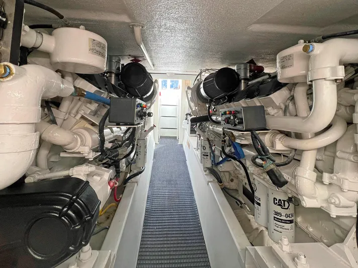 Empress Yacht Photos Pics Engine room of a 2000 Hatteras 60 Convertible yacht, showcasing dual engines and components.