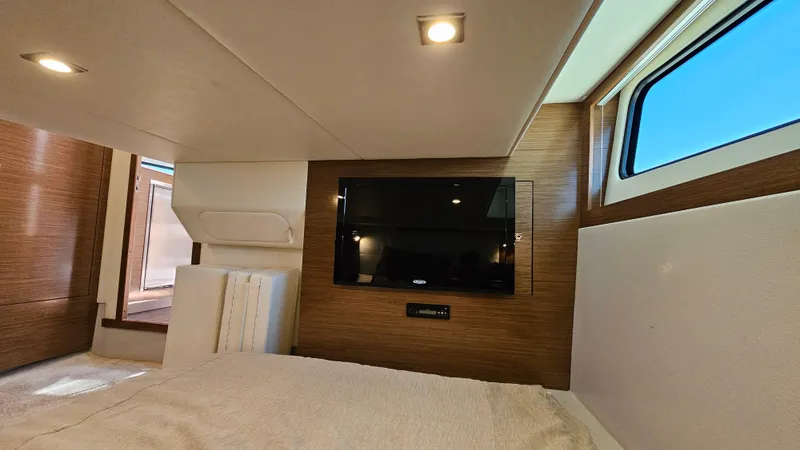  Yacht Photos Pics Interior of 2017 Cruisers Yachts 390 Express Coupe with TV and window.