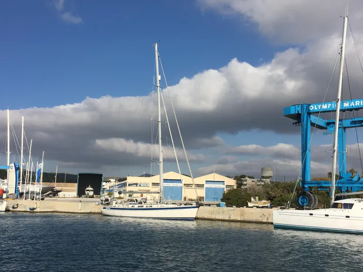 Bella Rose Yacht Photos Pics Sailboats docked at a marina, featuring a 2006 Hallberg-Rassy 48 under a partly cloudy sky.