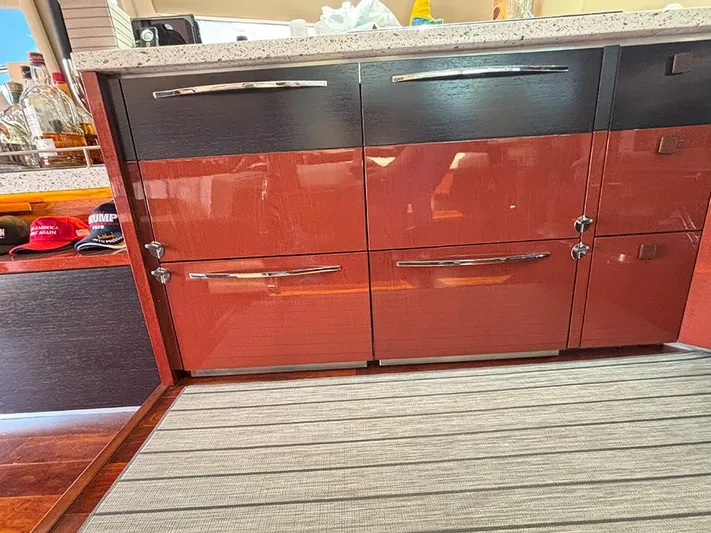  Yacht Photos Pics 2017 Sea Ray L590 yacht interior with sleek cabinetry and modern design.