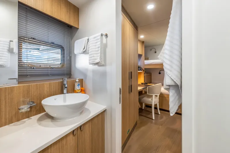 Evelyn P Yacht Photos Pics 