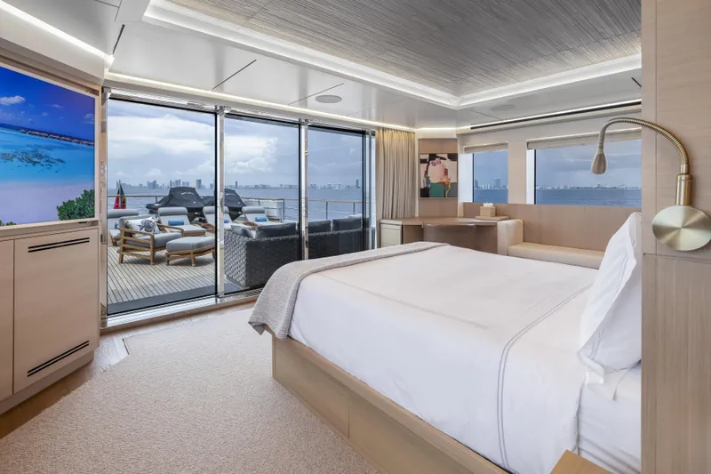 Evelyn P Yacht Photos Pics 