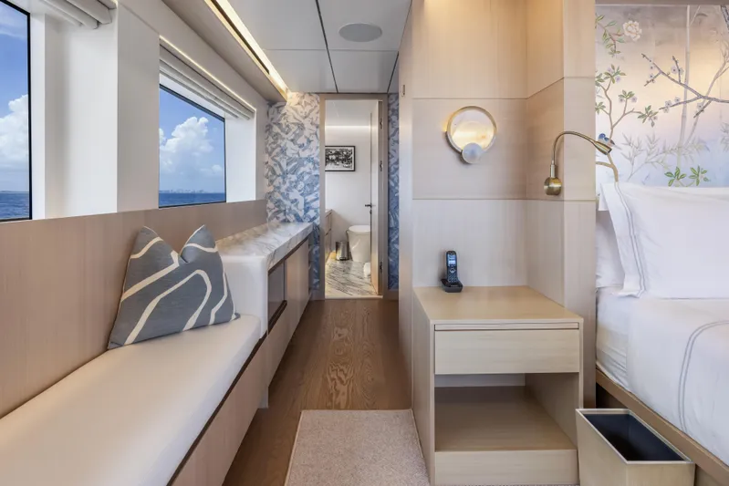 Evelyn P Yacht Photos Pics 