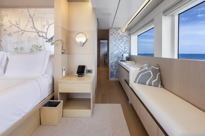 Evelyn P Yacht Photos Pics 