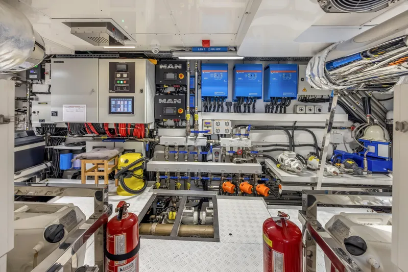 Evelyn P Yacht Photos Pics 