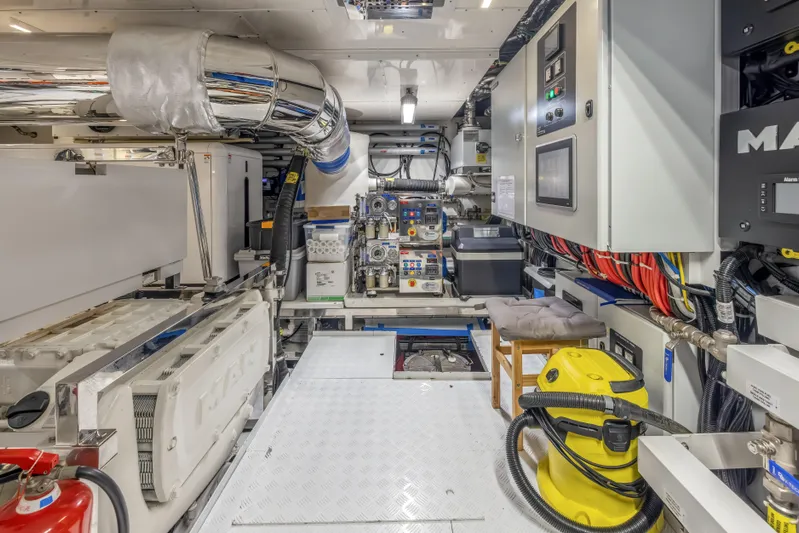 Evelyn P Yacht Photos Pics 