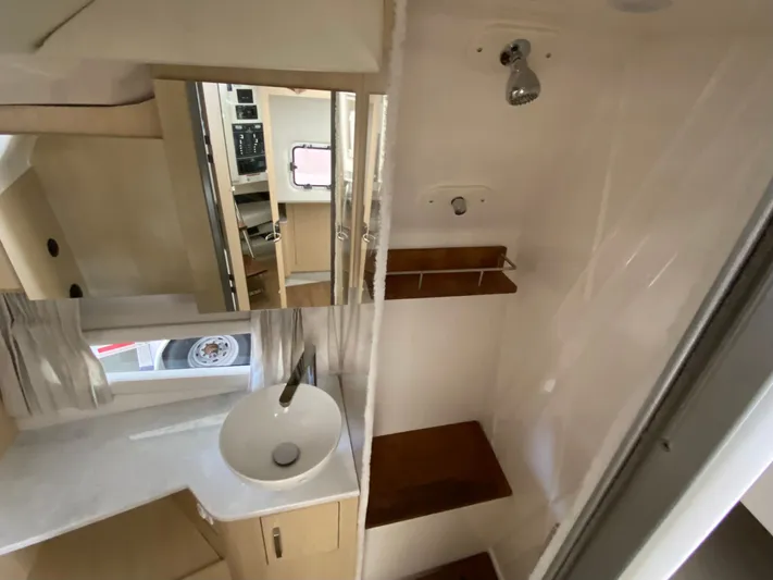  Yacht Photos Pics 2026 REGAL 33 SAV - Image 40