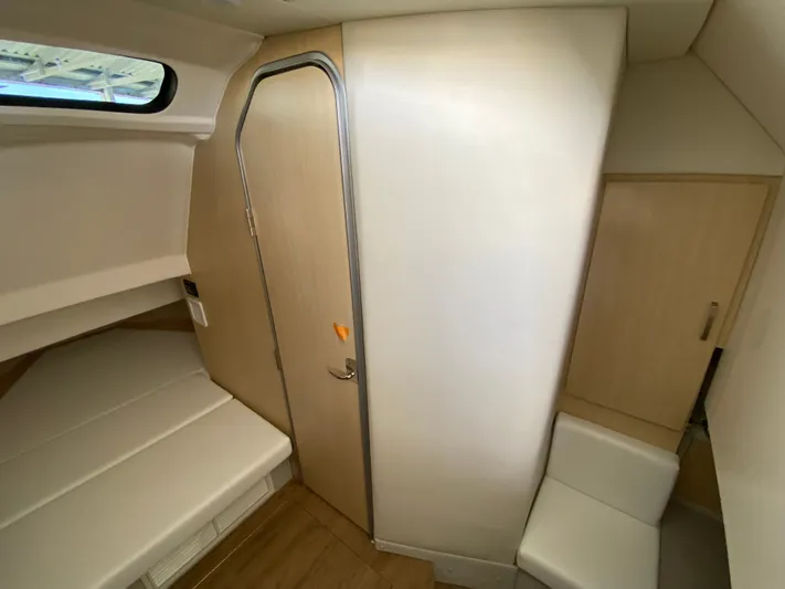  Yacht Photos Pics 2026 REGAL 33 SAV - Image 38