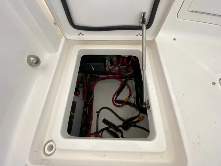  Yacht Photos Pics 2026 REGAL 33 SAV - Image 25