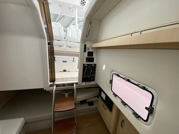  Yacht Photos Pics 2026 REGAL 33 SAV - Image 41