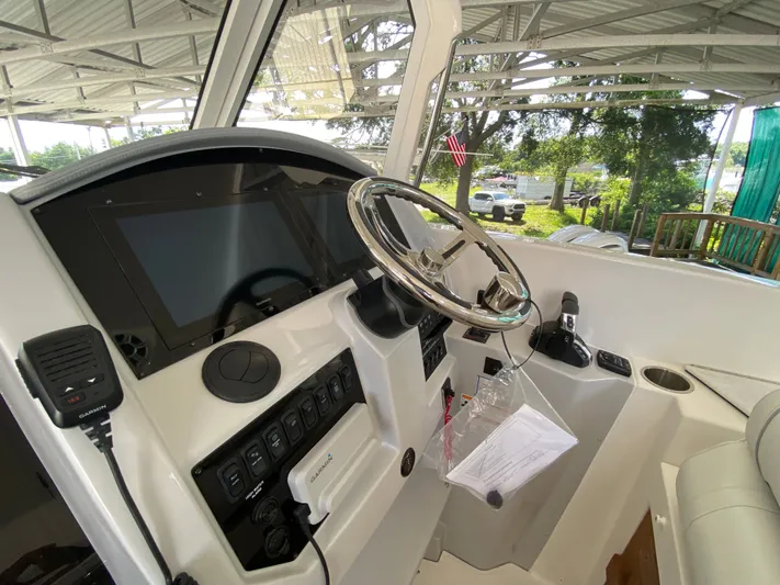  Yacht Photos Pics 2026 REGAL 33 SAV - Image 30