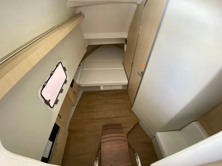  Yacht Photos Pics 2026 REGAL 33 SAV - Image 34