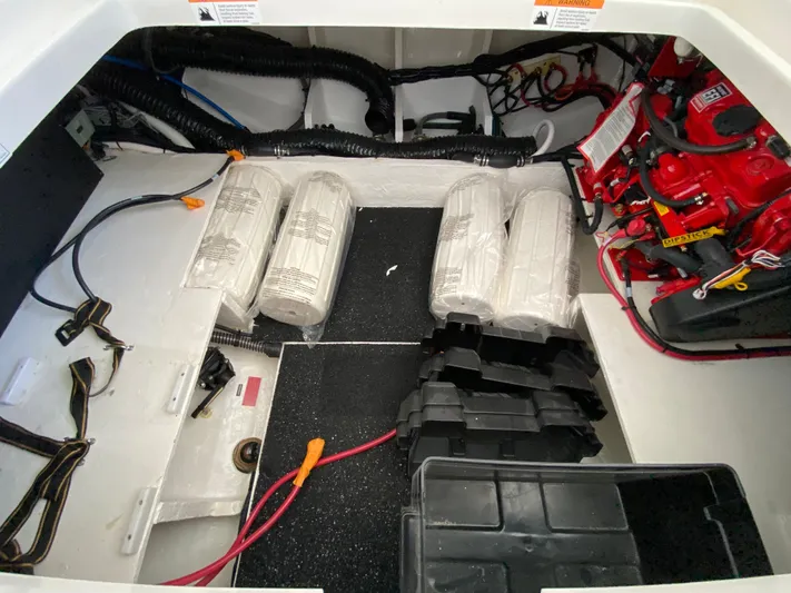  Yacht Photos Pics 2026 REGAL 33 SAV - Image 24