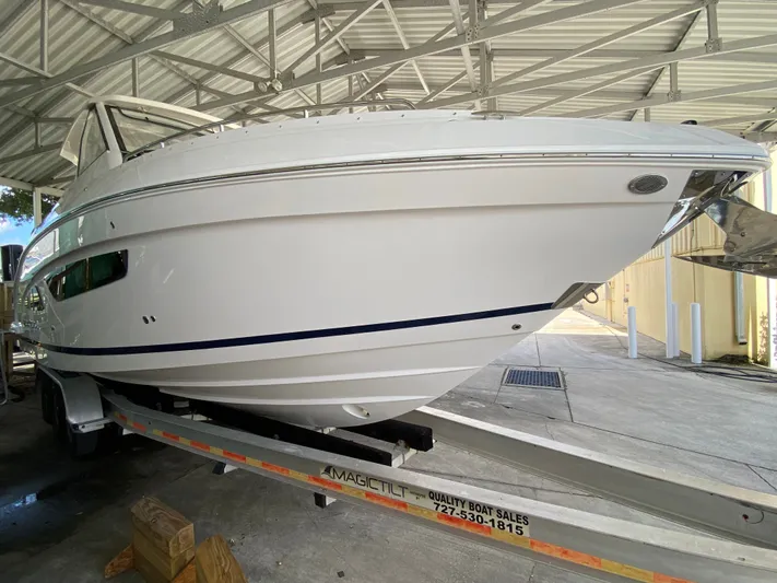  Yacht Photos Pics 2026 REGAL 33 SAV - Image 4