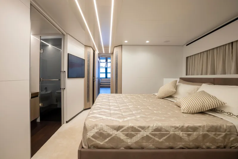  Yacht Photos Pics Luxurious bedroom interior of 2025 MandaYachts 07 SPIDER with modern design and elegant furnishings.