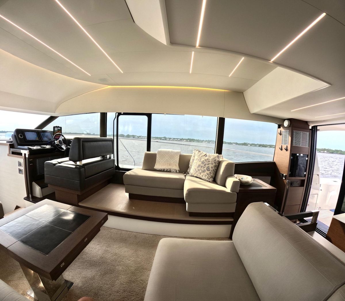 2019 Prestige 52 