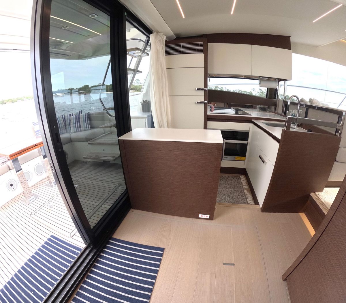 2019 Prestige 52 