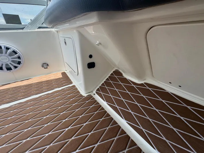  Yacht Photos Pics 2007 Sea Ray 36 Sedan Bridge interior with speaker and patterned flooring.