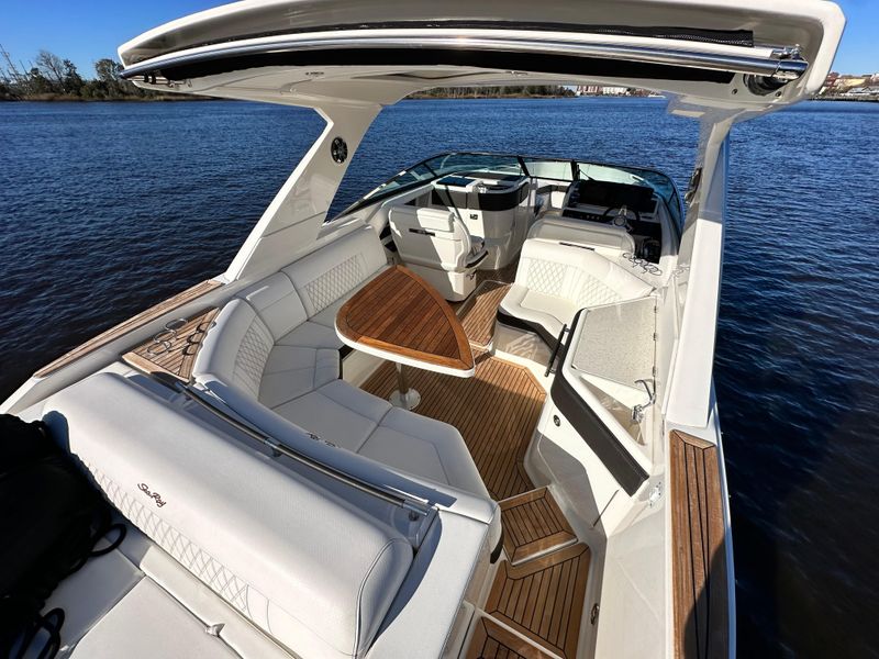 2019 Sea Ray 310 SLX