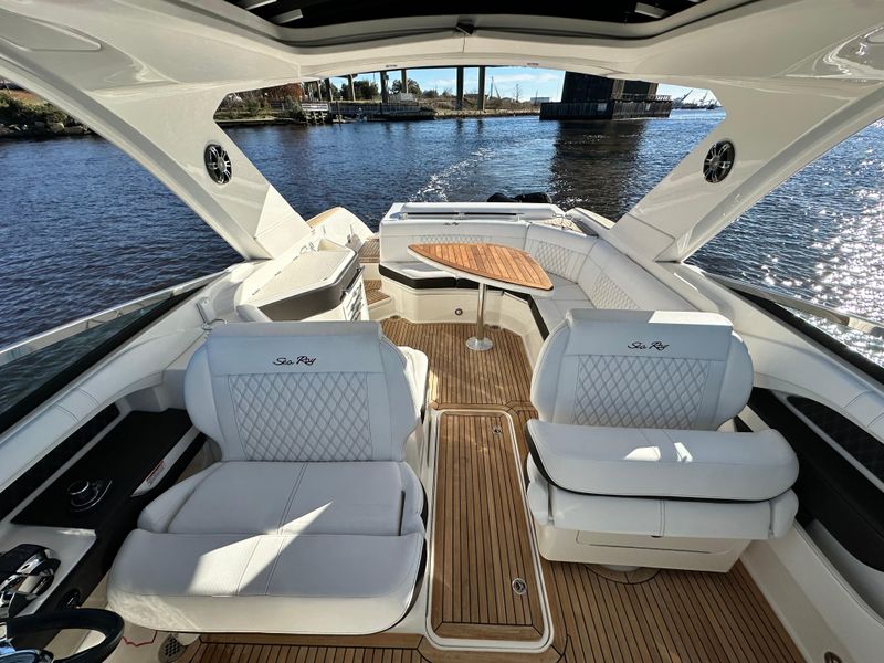 2019 Sea Ray 310 SLX