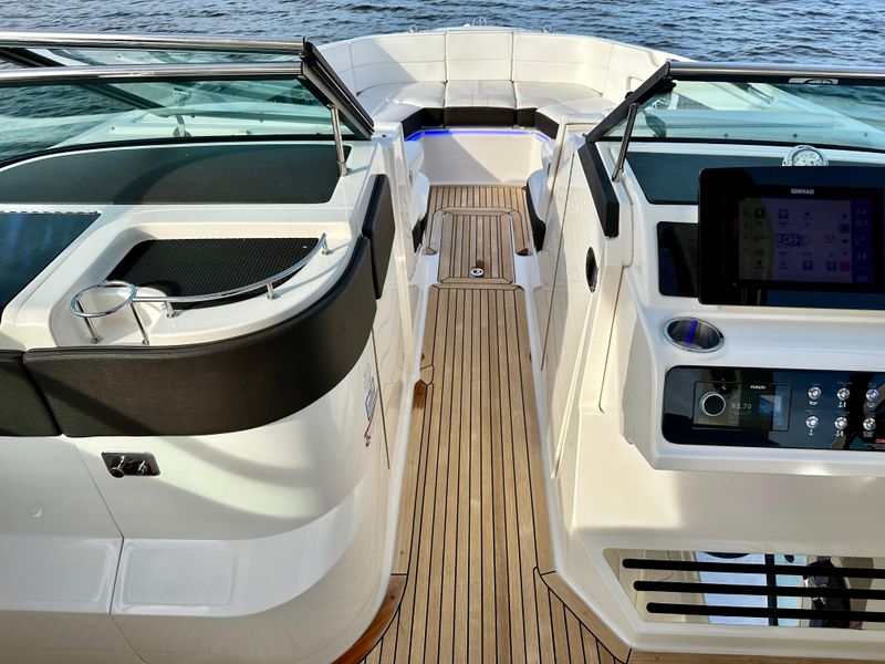 2019 Sea Ray 310 SLX