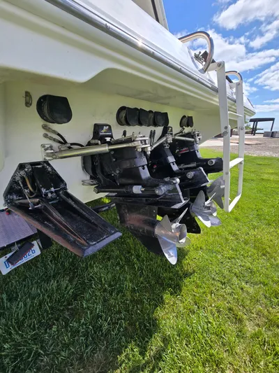  Yacht Photos Pics 2004 Fountain 47 Lightning boat stern with dual propellers on grass.