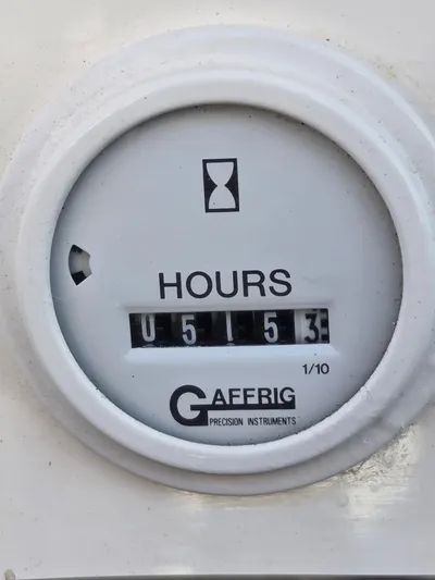  Yacht Photos Pics Hour meter reading 515.3 hours on a 2004 Fountain 47 Lightning boat.