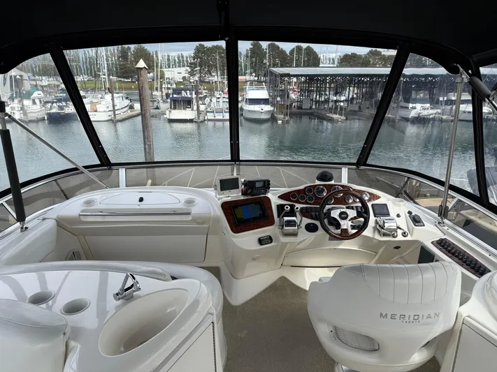  Yacht Photos Pics 2006 Meridian 391 Sedan yacht helm with marina view, featuring modern controls and seating.