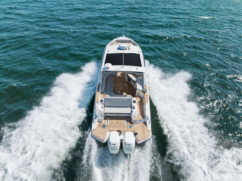 2023 Sea Ray SLX 350 OB