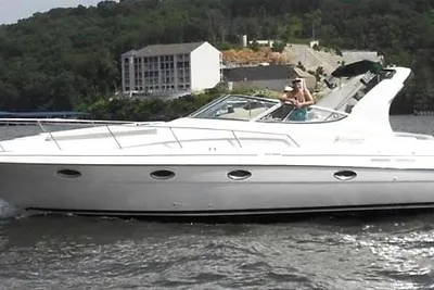Cruisers Yachts 3375 Esprit