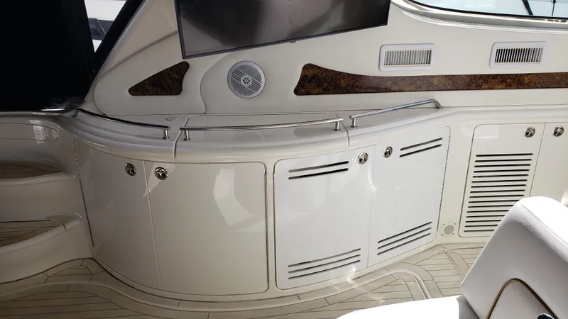 Pacific Dancer Yacht Photos Pics Interior view of a 2004 Sea Ray 550 Sundancer yacht, featuring sleek cabinetry and modern design.