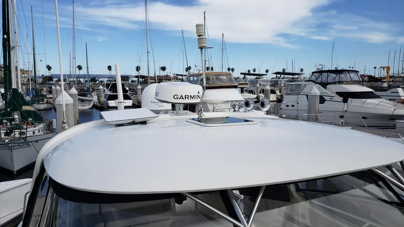 Pacific Dancer Yacht Photos Pics 2004 Sea Ray 550 Sundancer yacht docked in a marina with clear skies.