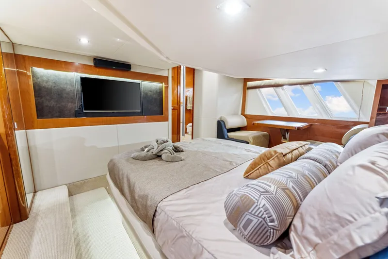 Kokomo Yacht Photos Pics Luxurious 2016 Sea Ray 510 Fly yacht bedroom with modern decor and large windows.