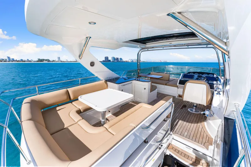 Kokomo Yacht Photos Pics Luxurious 2016 Sea Ray 510 Fly yacht with spacious deck and ocean view.