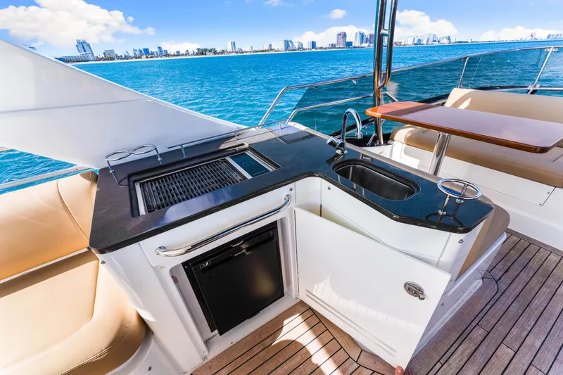 Kokomo Yacht Photos Pics Luxurious 2016 Sea Ray 510 Fly yacht with outdoor kitchen and stunning ocean view.