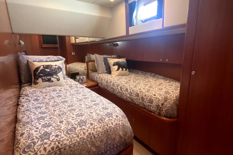 "conumdrum" Yacht Photos Pics Luxurious twin cabin in a 2007 Regency Yachts 670 Pilothouse.