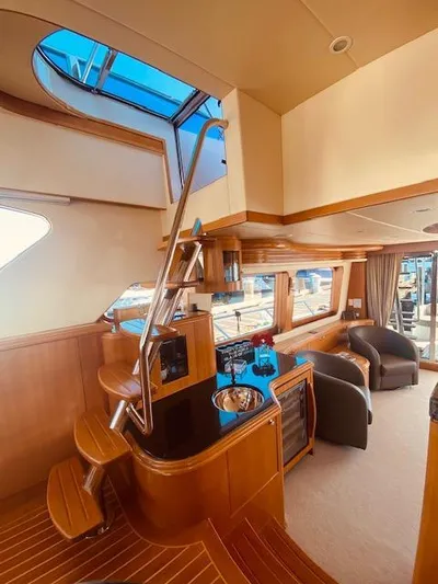 "conumdrum" Yacht Photos Pics 2007 Regency Yachts 670 Pilothouse interior with modern design and wooden finishes.