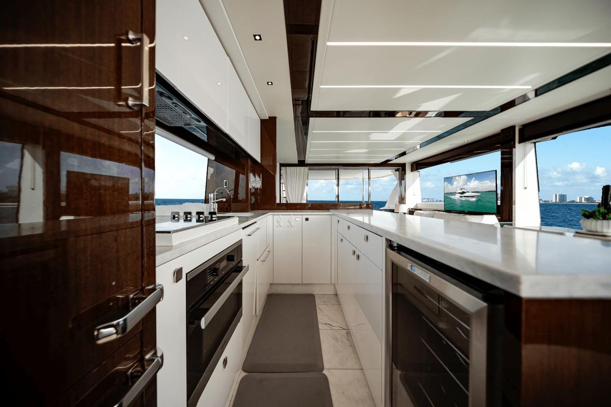 2019 Sunseeker 76 