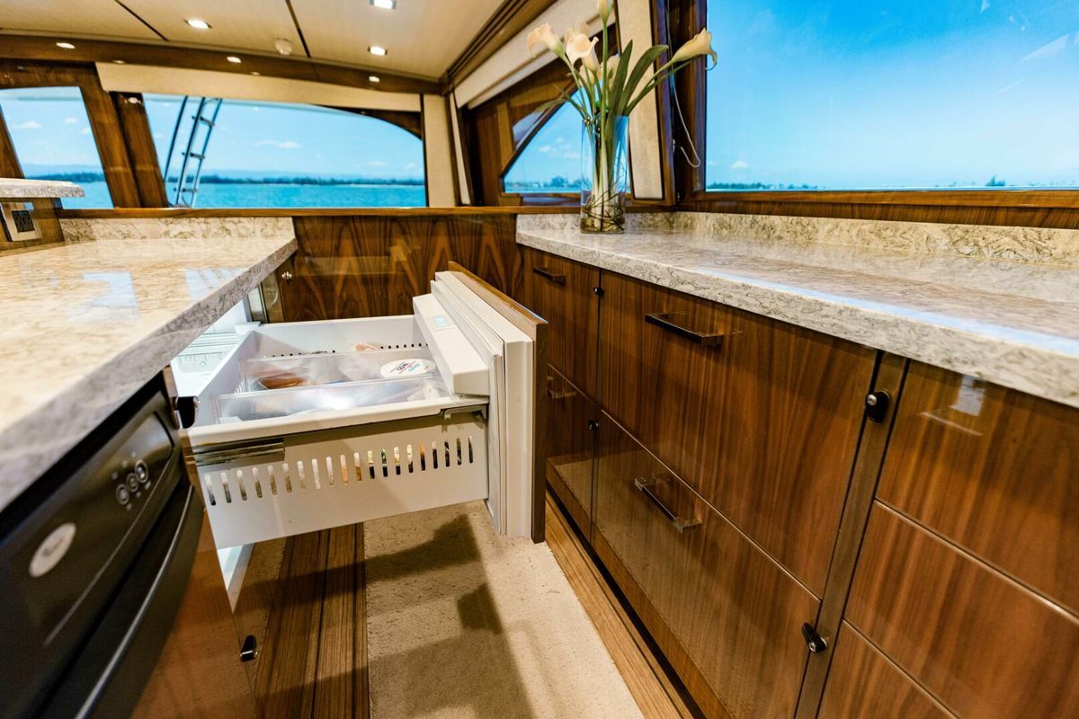 2020 Viking 72 