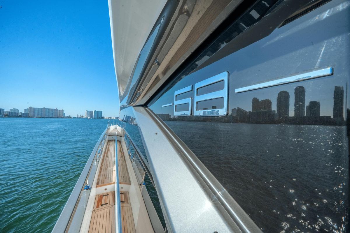 2023 Azimut 68 