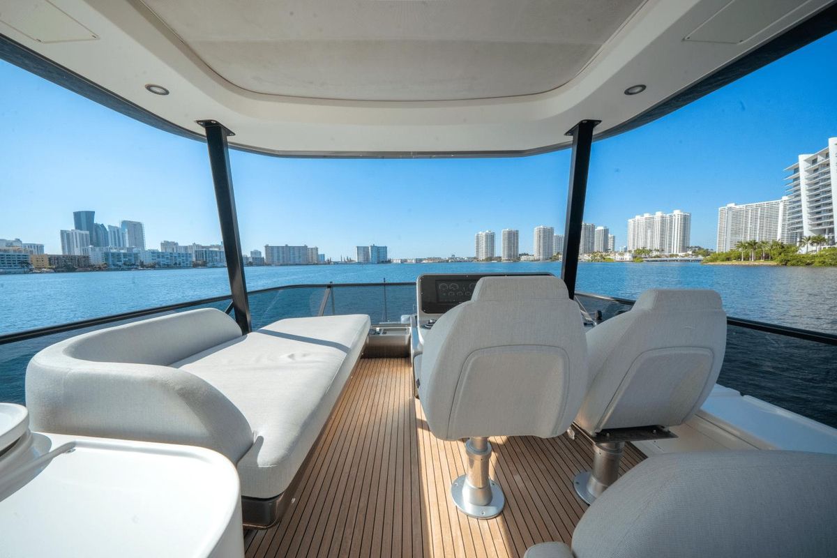 2023 Azimut 68 